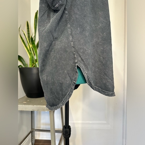 Rae Mode medium black/gray acid washed shirt - Picture 7 of 13